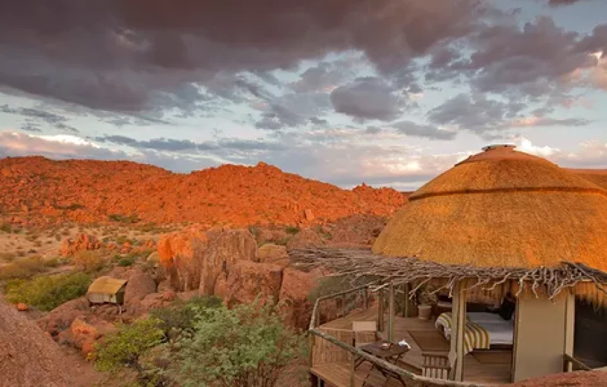 NAMIBIA’S ROAD TRIP & FLY-IN SOSSUSVLEI